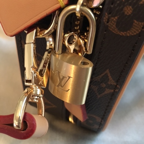 Mini L V Purse - Picture 3 of 5